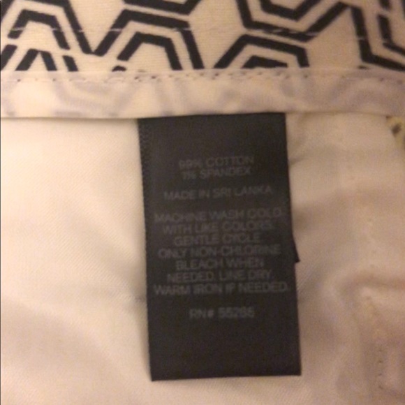 Express geometric shorts - Size 2 - Picture 3 of 5